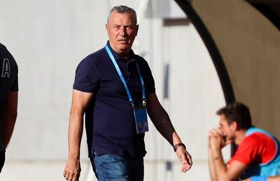 Mircea Rednic s-a enervat: „Arbitrii de la VAR dormeau sau au fost la un ceai” + Presiune pe conducere: „Ne mișcăm cam greu, nu am jucători”