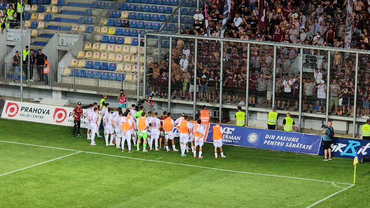 Fanii Rapidului i-au apostrofat pe jucători după 0-1 cu Petrolul