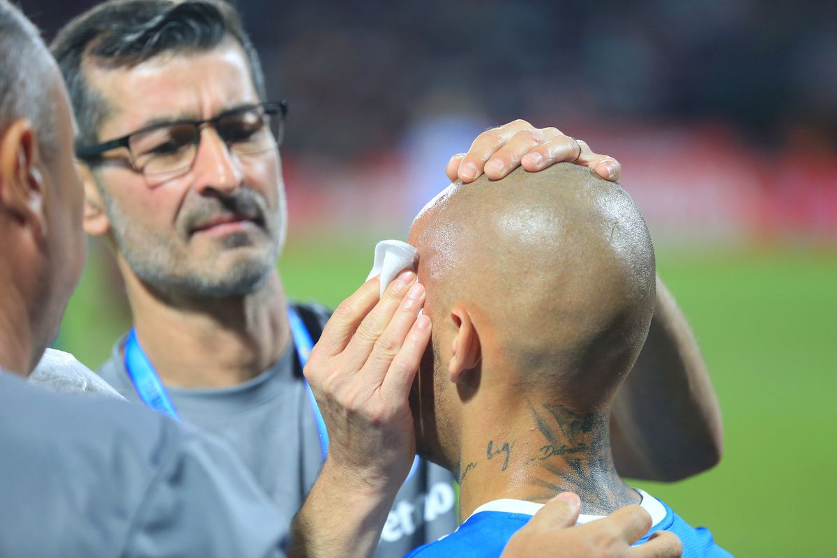 L-a învinețit pe Mitriță » Palma lui Ajeti i-a provocat un hematom serios vedetei Universității Craiova