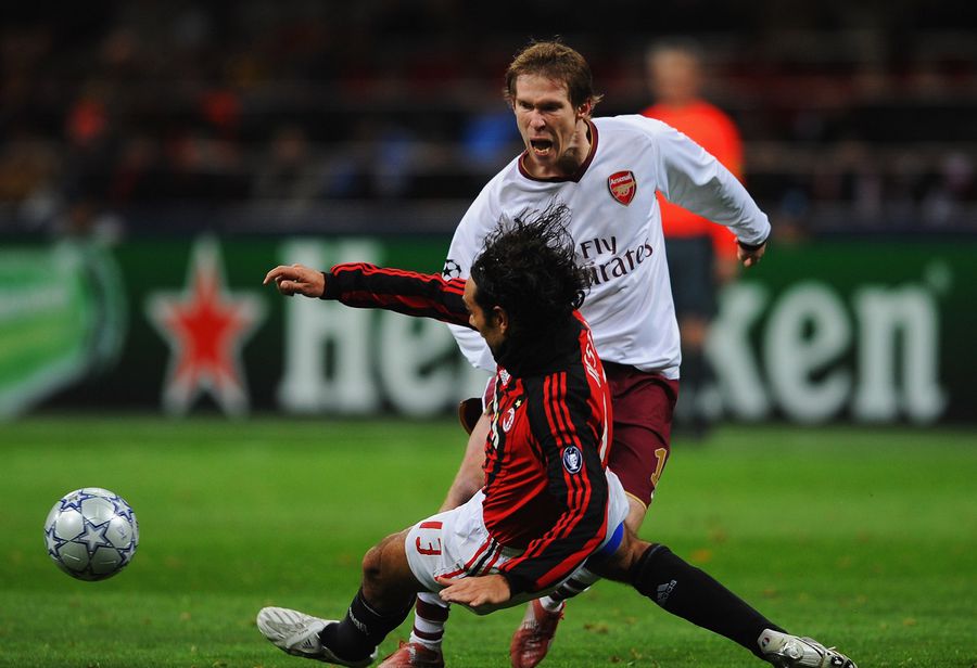 Aleksandr Hleb, duel cu Alessandro Nesta în AC Milan - Arsenal, 4 martie 2008, Liga Campionilor. Foto: Gettyimages Aleksandr Hleb, analiză dură despre CFR Cluj, înaintea returului cu Neman Grodno: „Nu e o echipă atât de serioasă”