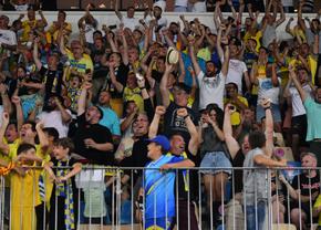 Moment magic înainte de Petrolul - Rapid: fanii au uitat de rivalitate pentru a-l susține pe David Popovici! Explozie în tribune după aurul de la Jocurile Olimpice