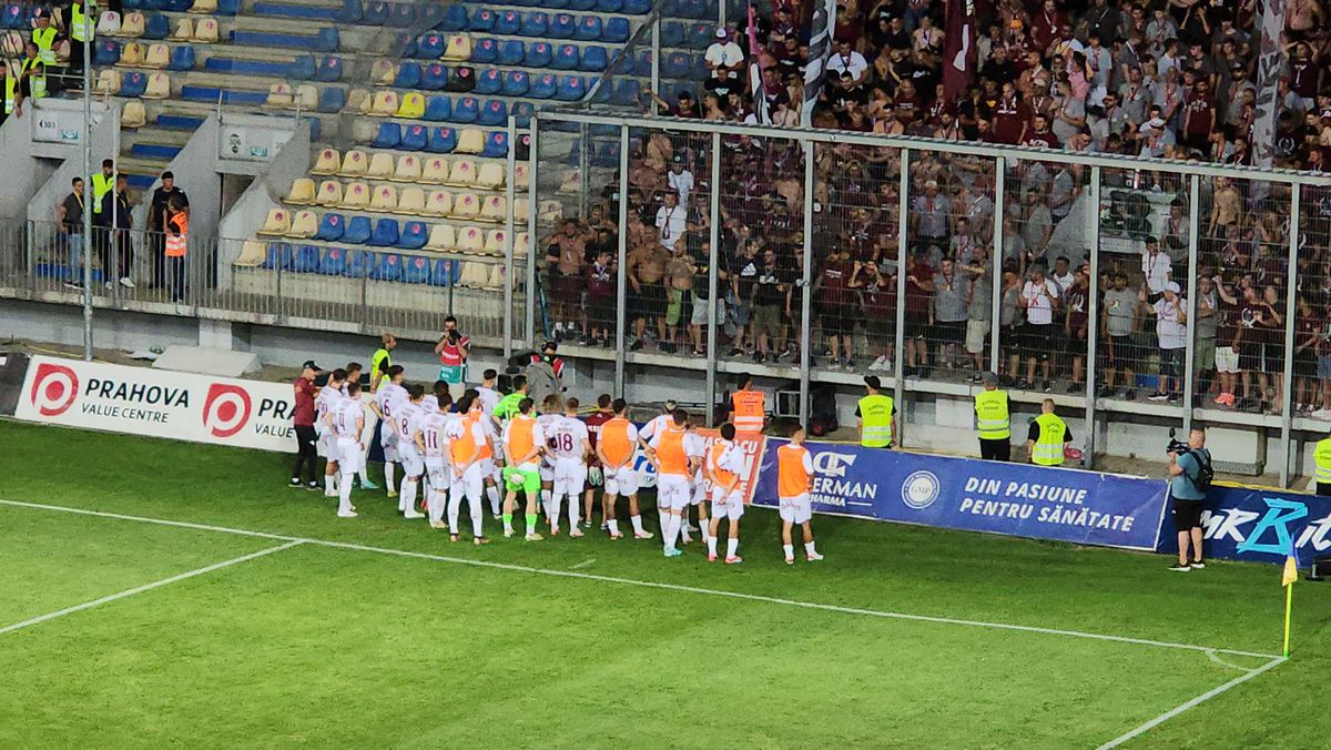 Fanii Rapidului i-au apostrofat pe jucători după 0-1 cu Petrolul