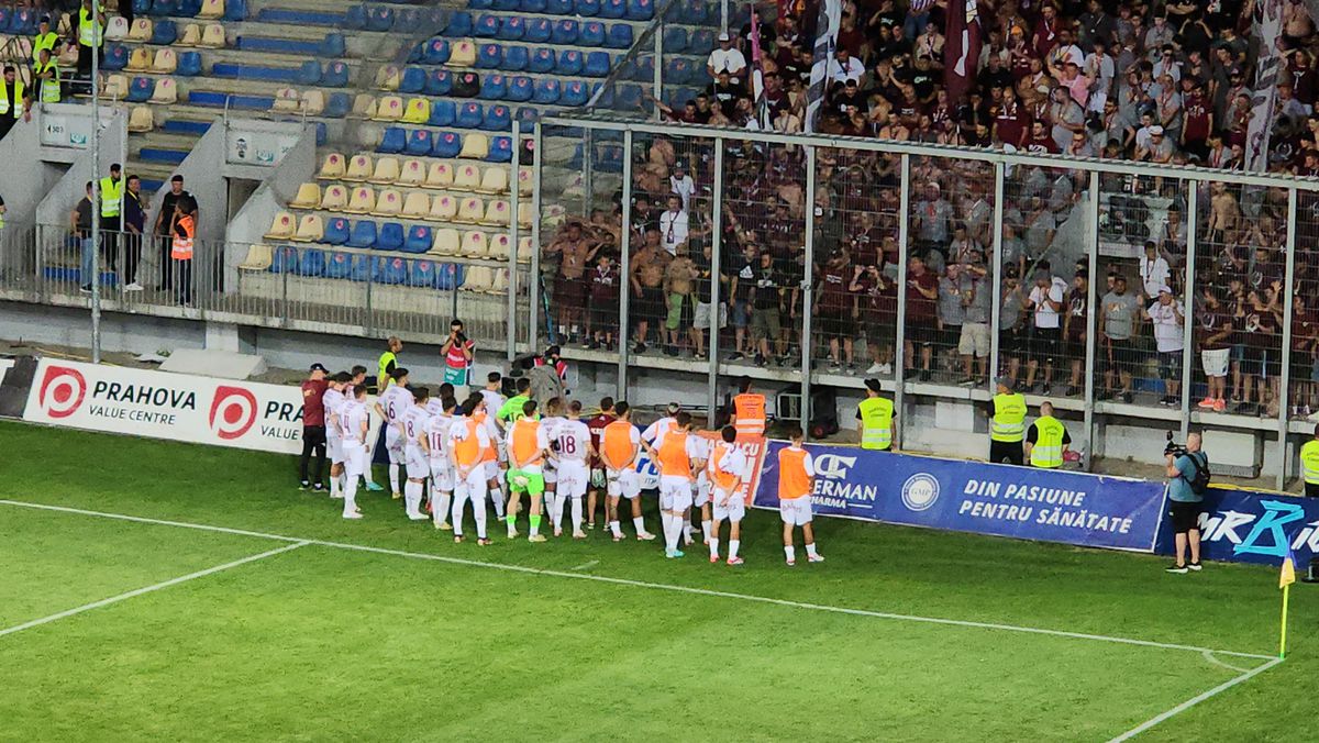 Fanii Rapidului i-au apostrofat pe jucători după 0-1 cu Petrolul