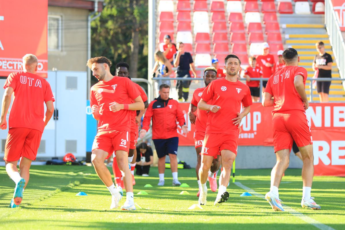 7 detalii observate de pe stadion la UTA Arad - Universitatea Cluj » „Zici că are artroză! Pe vremea mea, îi bătea pe teren”