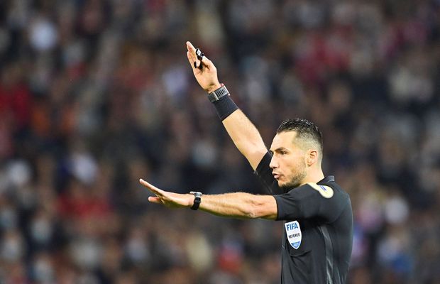 Francezul care fluieră Maccabi - FCSB a fost suspendat în aprilie după ce a viciat un meci în Ligue 1!