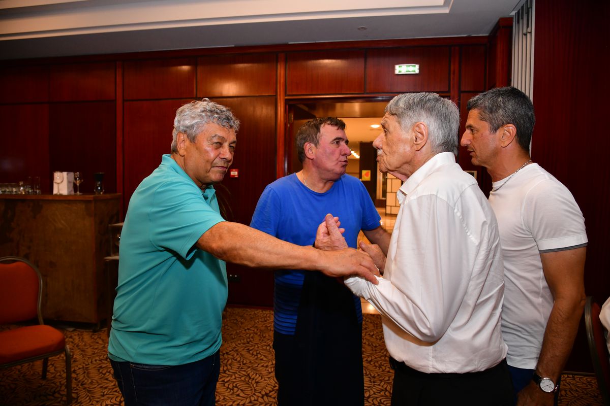 L-au făcut pe Copos să scoată banii! Imagini printre mese de la petrecerea lui Mircea Lucescu » Momentul care a declanșat o criză de râs