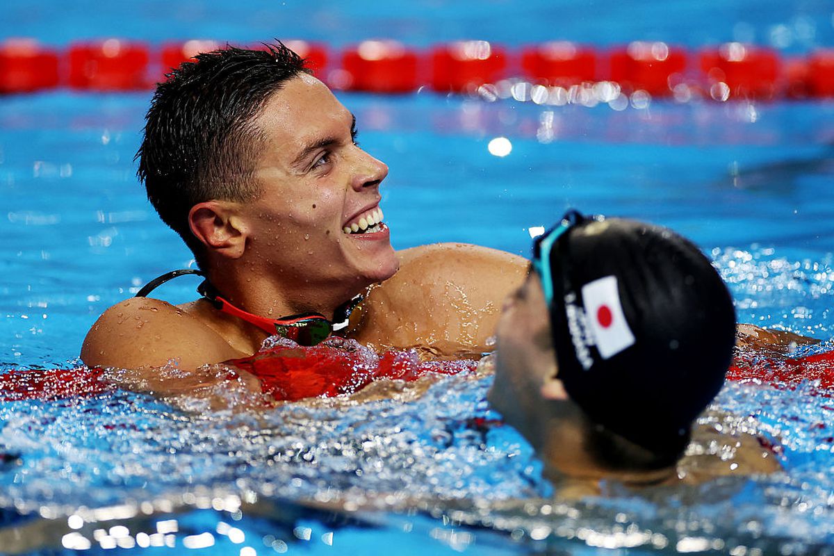 David Popovici, medalie de aur la 200 m liber la Campionatele Mondiale de natație din Singapore » Revenire COLOSALĂ