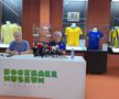 Mircea Lucescu, celebrat la Muzeul Fotbalului, cu tricoul lui Pele în spate » Cadoul special primit de la Andrei Nicolescu