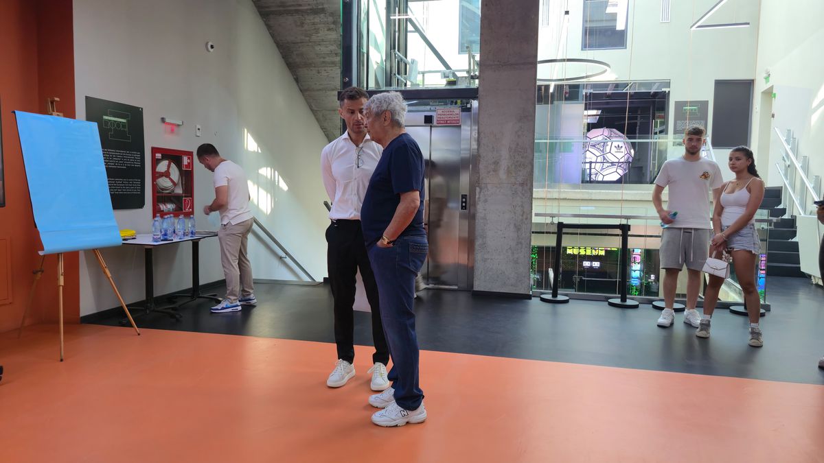 Mircea Lucescu, la Muzeul Fotbalului, în ziua în care a împlinit 80 de ani