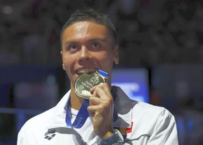 Presa din Franța l-a descris într-un singur cuvânt pe David Popovici după aurul de la Singapore