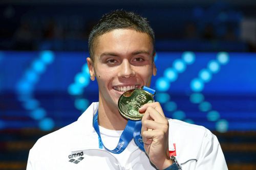 Din ce este făcută medalia de aur câștigată de David Popovici și ce reprezintă mesajul de pe ea