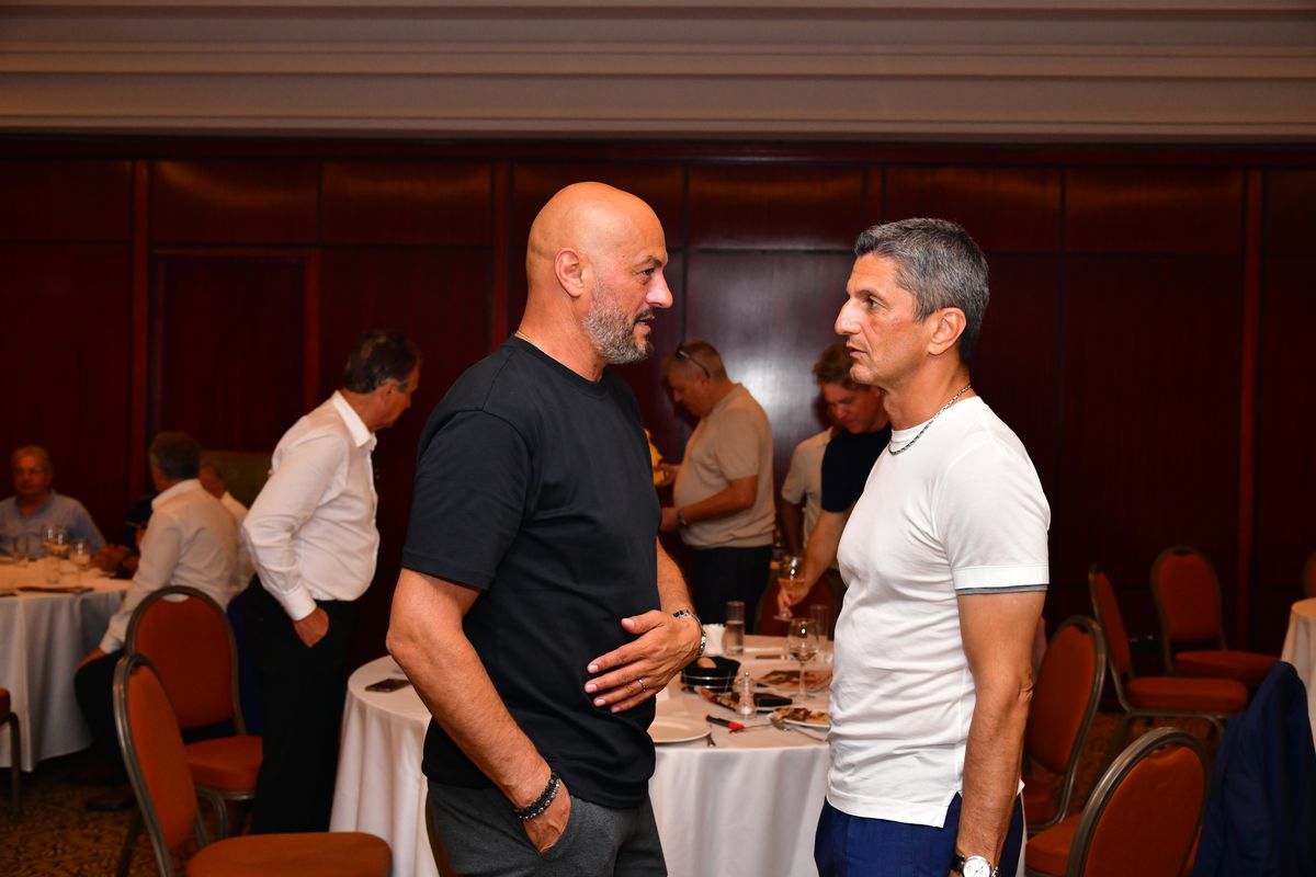 Imagini memorabile de la petrecerea lui Mircea Lucescu! George Copos a „rupt ariciul” buzunarului și a aruncat timid cu bani în lăutari