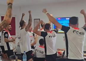 Campionii de la FCSB au urmărit finala lui David Popovici în vestiar! Explozie de bucurie: Chiricheș și Alibec, pe mese