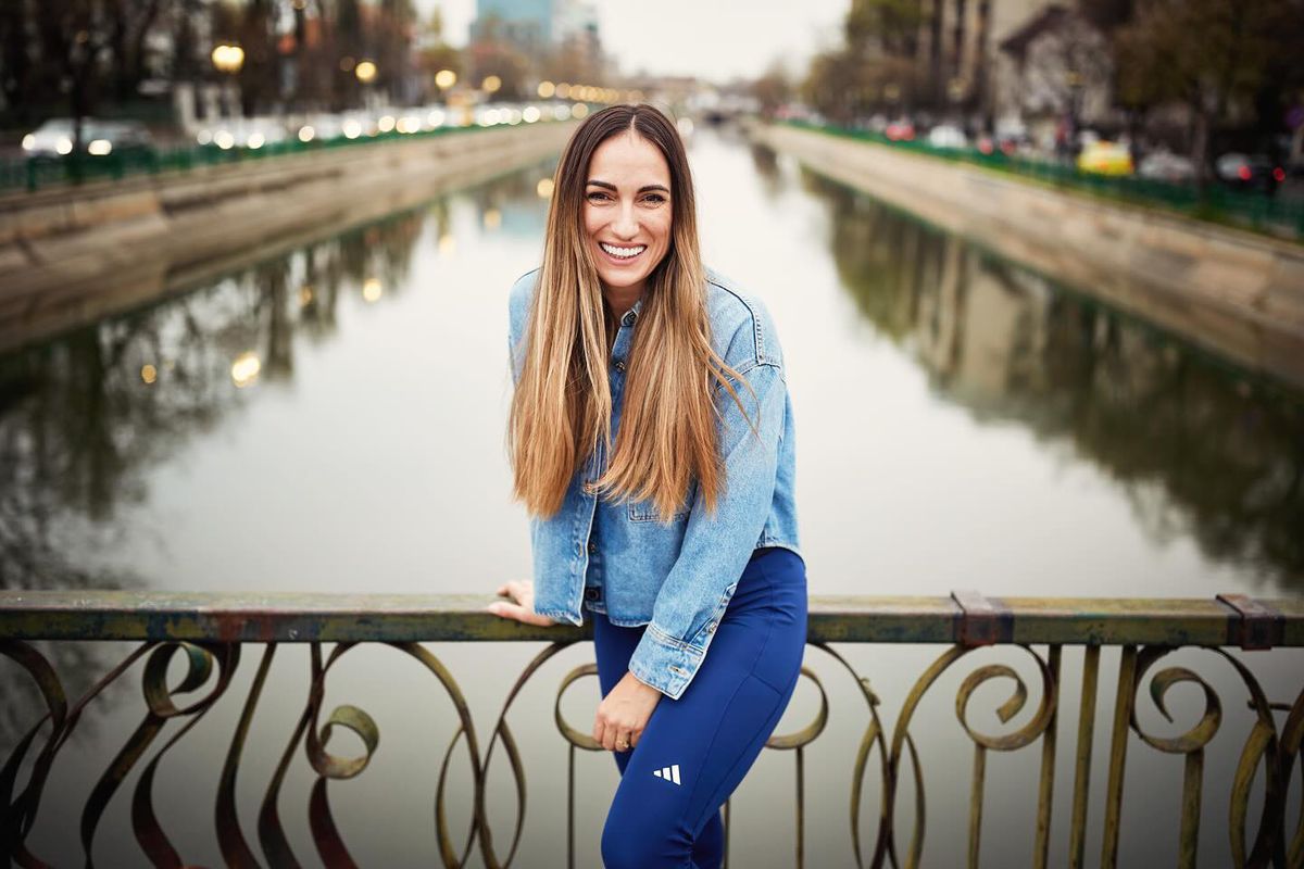 Anca Bucur - La feminin