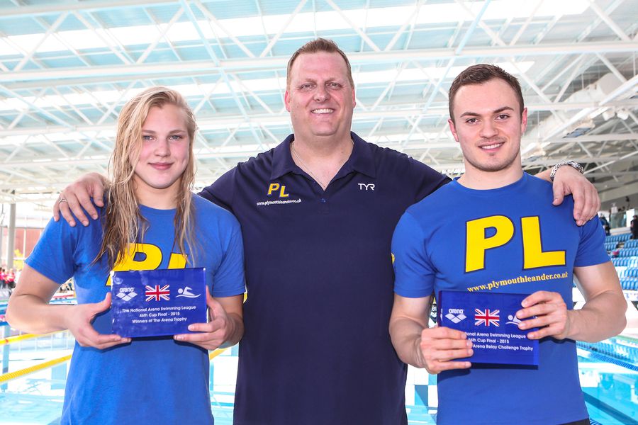 Jon Rudd, încadrat de Ruta Meilutyte și Anthony James / FOTO: Imago Ce impact are faptul că David Popovici va înota pe culoarul 6 în finala la 200 m liber de la Campionatele Mondiale? Mitul spulberat de specialist: „Progres tehnologic!”