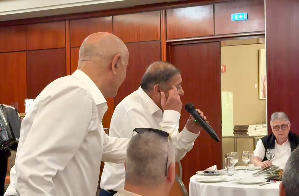 L-au făcut pe Copos să scoată banii! Imagini printre mese de la petrecerea lui Mircea Lucescu » Momentul care a declanșat o criză de râs