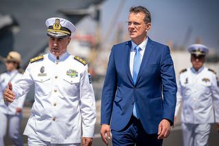 Ministrul apărării anunță că ia „la puricat” finanțele Stelei și asigură: „Brandul va rămâne al Statului!”