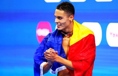 David Popovici, medalie de aur la 200 m liber la Campionatele Mondiale de natație din Singapore » Revenire COLOSALĂ