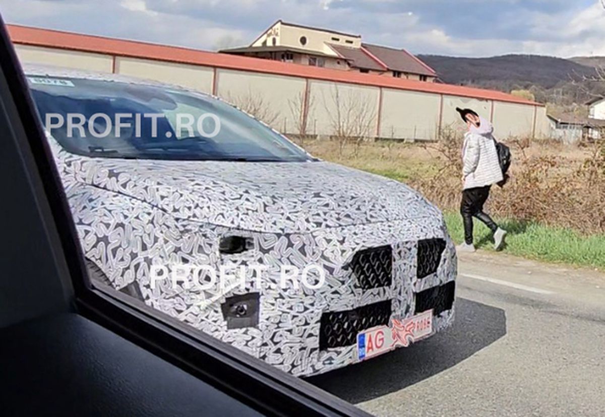 Noul model Dacia a fost zărit pe străzi! Imagini-spion cu mașina » Urmează să fie lansată în 2026: „Arată ciudățel”