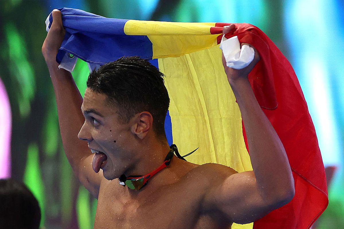 David Popovici, medalie de aur la 200 m liber la Campionatele Mondiale de natație din Singapore » Revenire COLOSALĂ