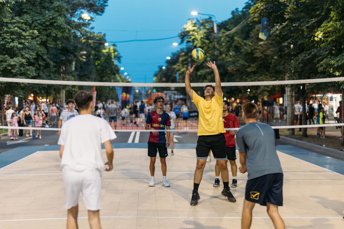 Ploieștiul a făcut show pe bulevard la Sport Arena Streetball » 90 de echipe și peste 320 de jucători au jucat baschet 3x3