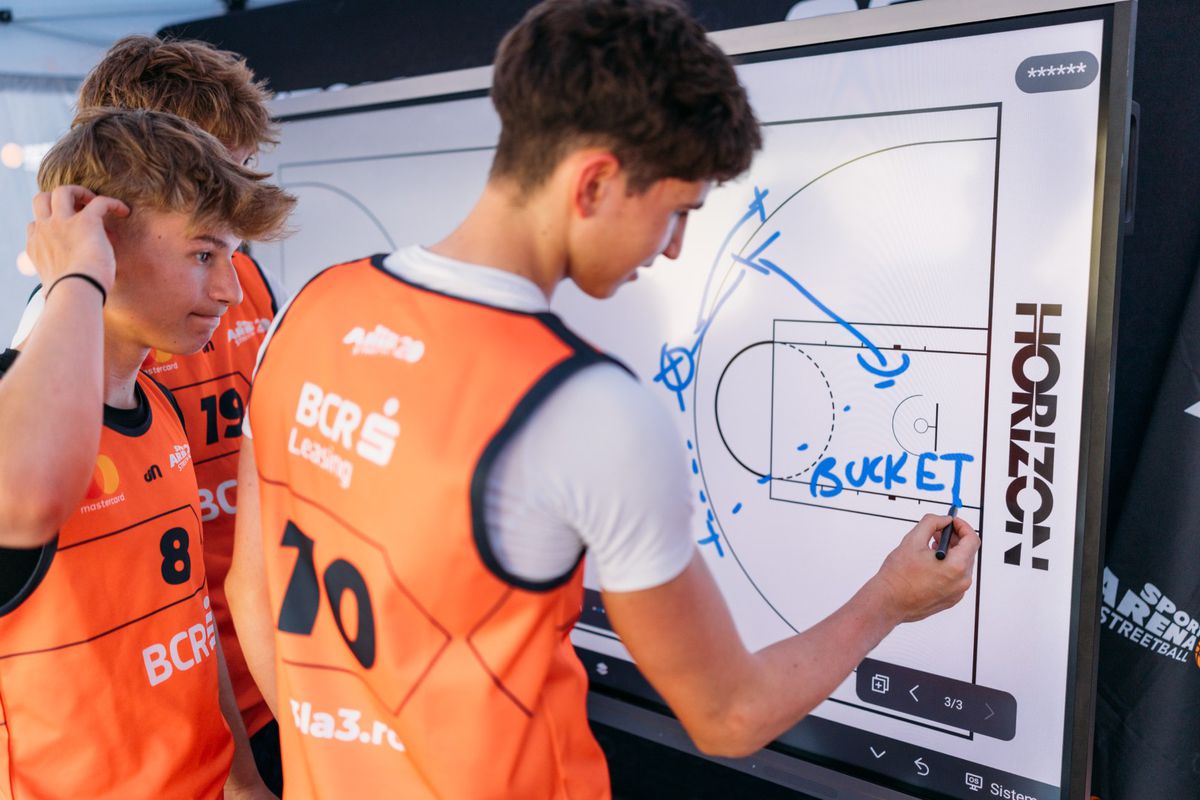 Ploieștiul a făcut show pe bulevard la Sport Arena Streetball » 90 de echipe și peste 320 de jucători au jucat baschet 3x3