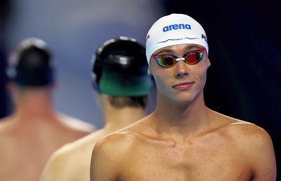 Detaliul remarcat de primul medaliat olimpic al natației masculine românești la cursa lui David Popovici: „Le-am spus colegilor, nu avea cum”