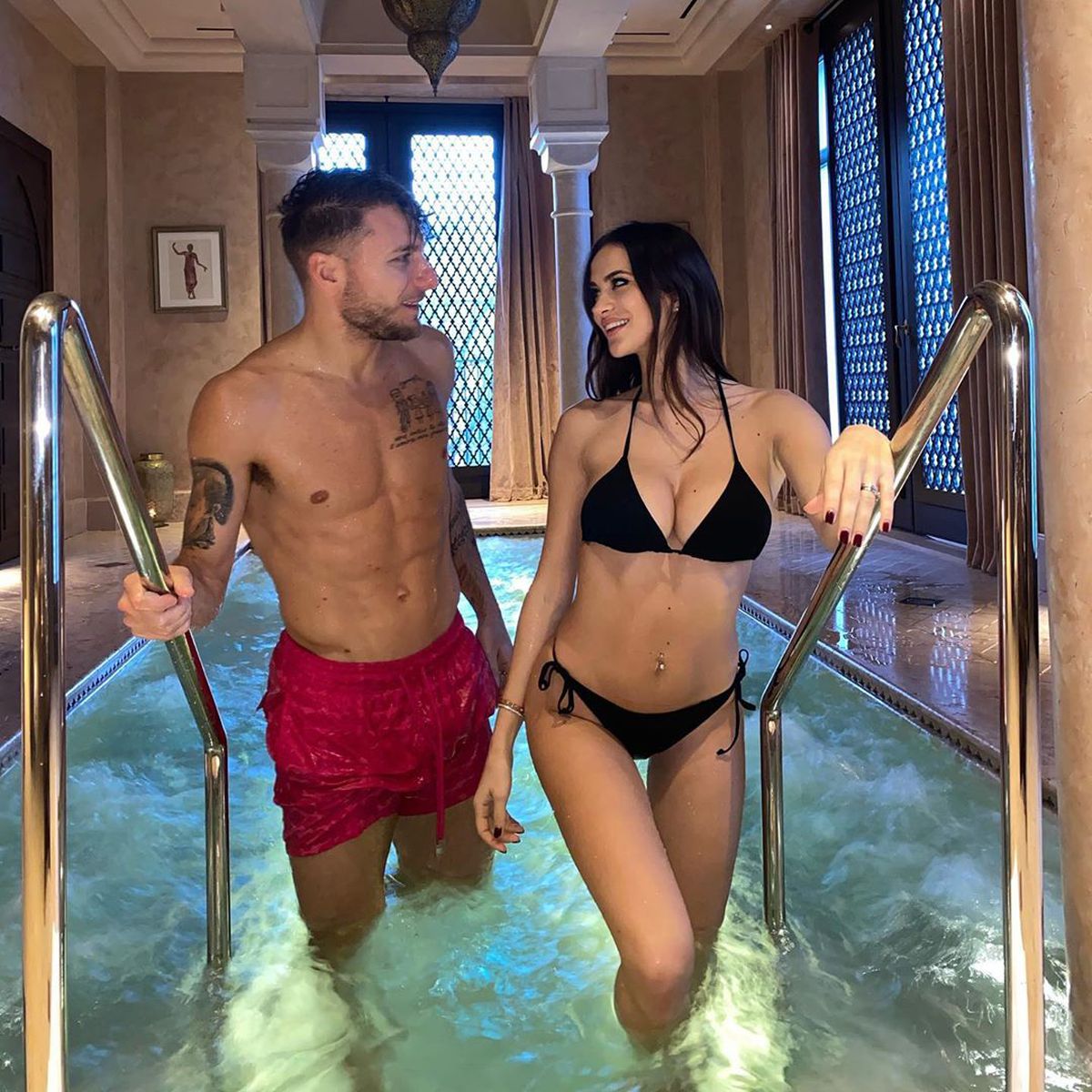 FOTO Soția lui Immobile a făcut furori în sudul Italiei » Fotografii electrizante cu iubita celui care a câștigat „Gheata de Aur”