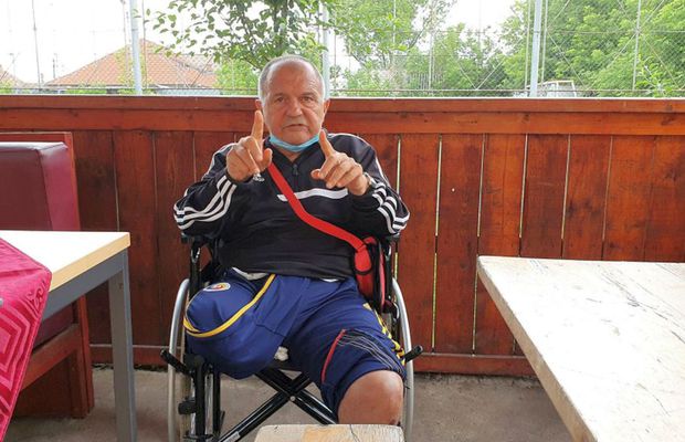 EXCLUSIV Cine îl mai recunoaște? În anii 90 era unul dintre personajele pitorești din Liga 1, acum a ajuns într-un cămin de bătrâni, cu un picior amputat!
