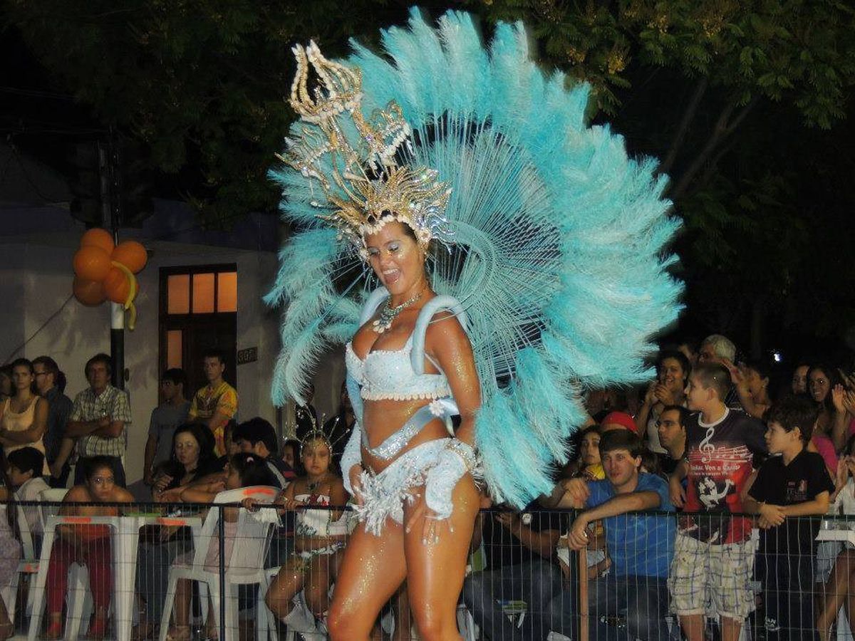 FOTO Dansatoarea de samba de care s-a îndrăgostit pe loc Edinson Cavani: „Probabil cea mai frumoasă femeie din lume”