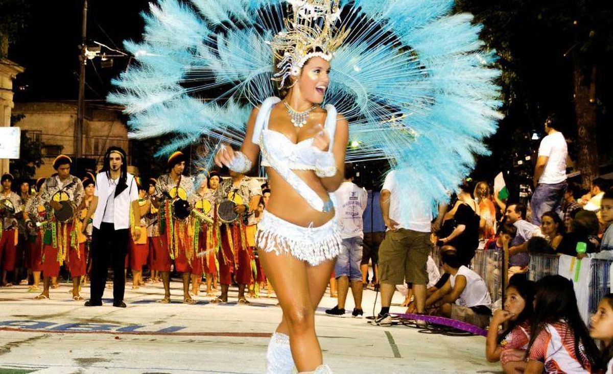 FOTO Dansatoarea de samba de care s-a îndrăgostit pe loc Edinson Cavani: „Probabil cea mai frumoasă femeie din lume”