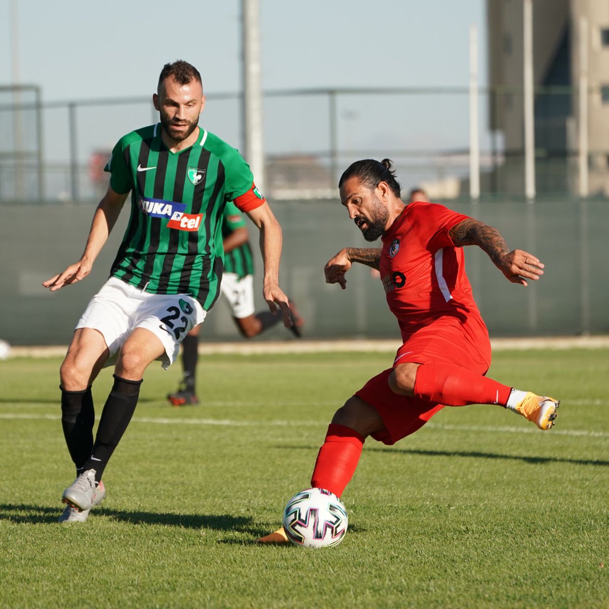 VIDEO Marius Șumudică, omul-spectacol! Antrenorul și-a uimit fotbaliștii cu mișcările de dans