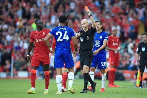 „Roșu” acordat prea ușor? Decizie cotestată în derby-ul Liverpool - Chelsea // sursă foto: Imago