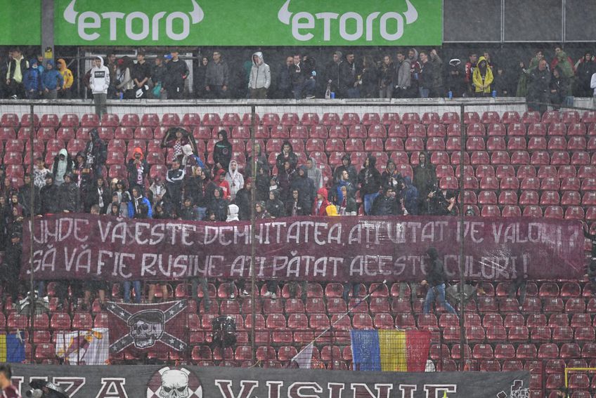 Mesajul afișat de suporterii lui CFR Cluj // foto: Raed Krishan