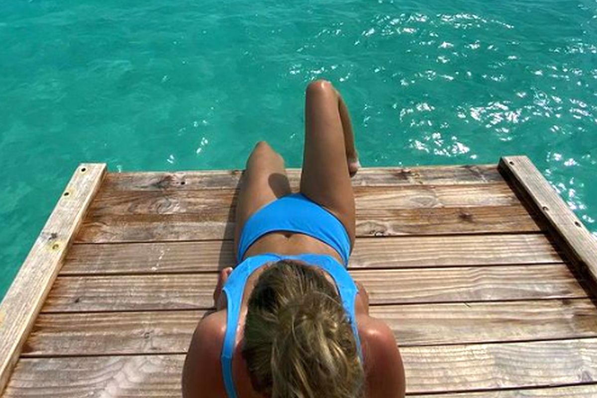 Din Maldive în „mlaștina” de la Dinamo » Iubita unui fotbalist transferat de „câini”, imagini hot din vacanță