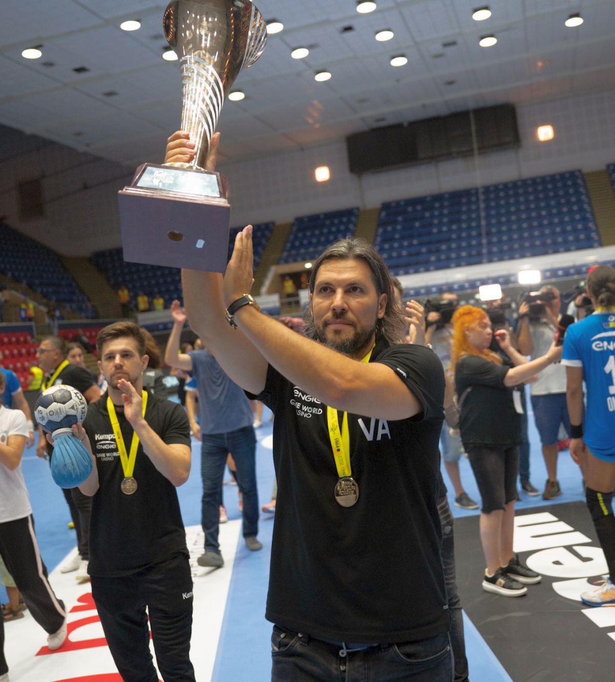 Adrian Vasile încasează 10.000 de euro pe lună de la CSM București, dar nu e mulțumit: „Prin prisma muncii pe care am făcut-o în ultimii doi ani cred că am câștigat puțin!”