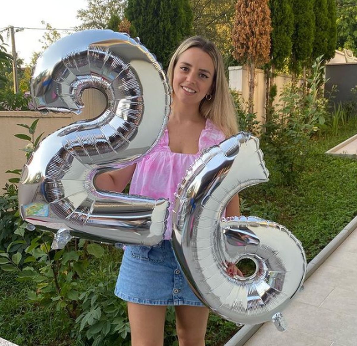 Din Maldive în „mlaștina” de la Dinamo » Iubita unui fotbalist transferat de „câini”, imagini hot din vacanță