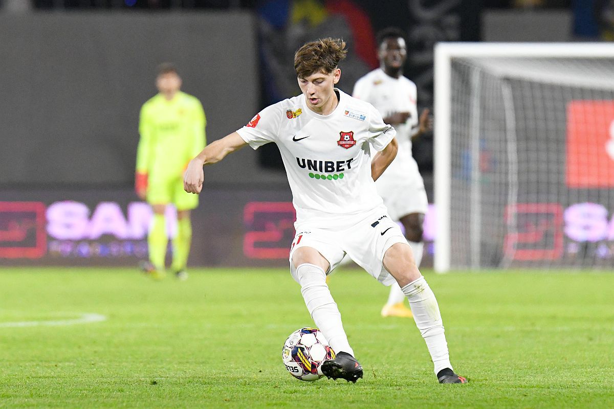 Interviu cu eroul etapei de SuperLigă: „La Arsenal, apoi crescând singur, am învățat să trăiesc fără excese”