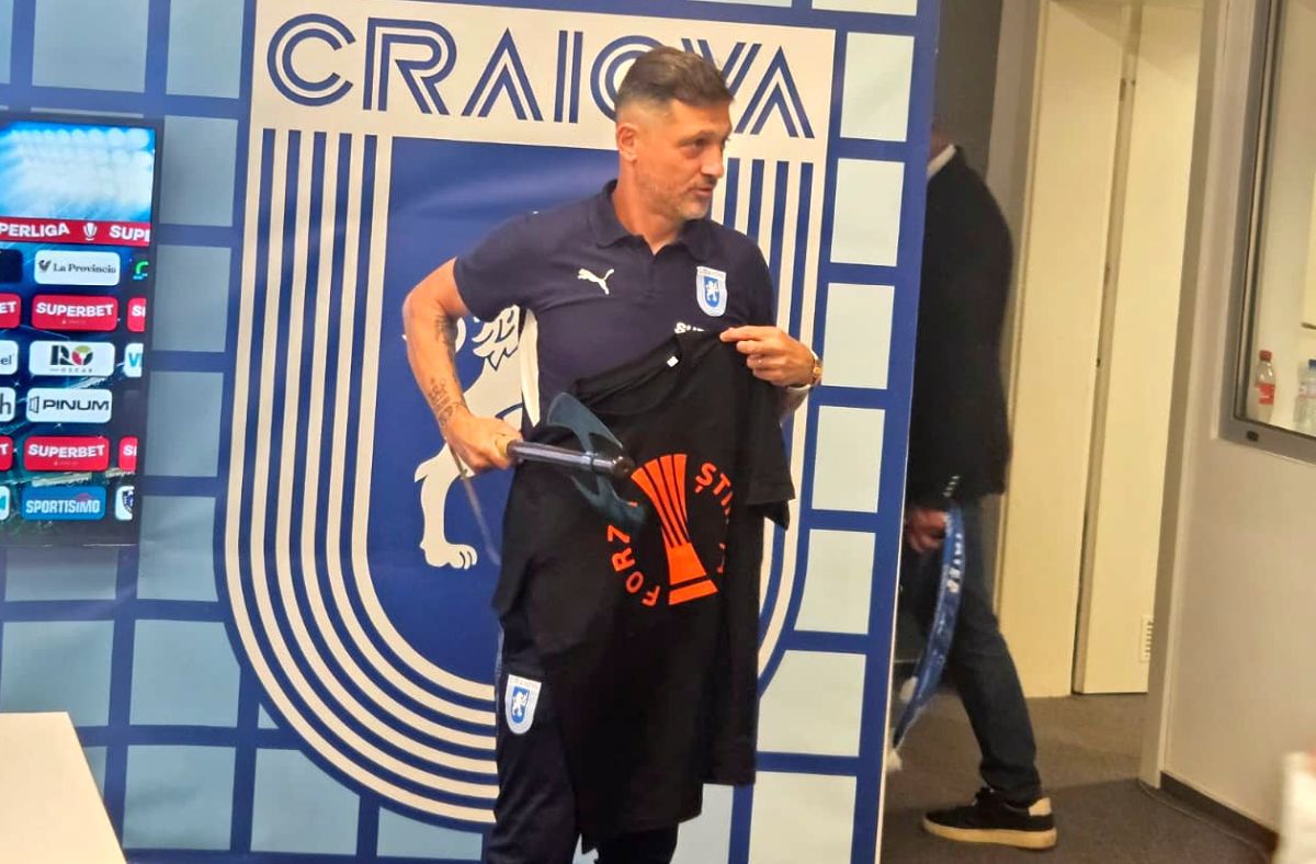 Scene cum rar se văd la Craiova! Cadoul primit de Mirel Rădoi a făcut deliciul serii în Bănie + Detaliul din spatele scenografiei anti-UEFA