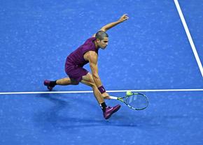 Carlos Alcaraz s-a calificat în optimile de finală la US Open, dar a chemat fizioterapeutul pe teren