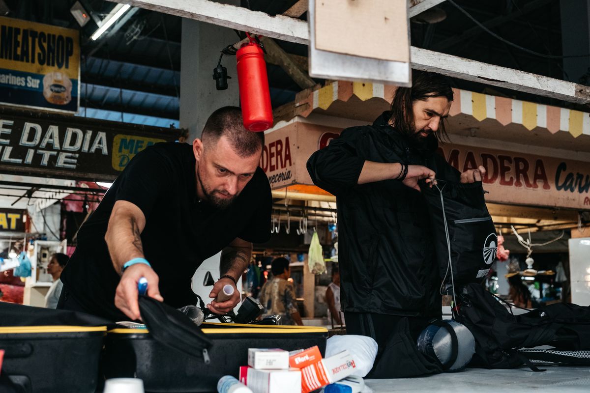 Dan Alexa și Gabi Tamaș au câștigat Asia Express: suma uriașă obținută! » Echipamentul cărei echipe l-au purtat în ziua decisivă