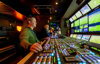 Cine va transmite la TV meciurile din grupe ale celor de la FCSB și Universitatea Craiova