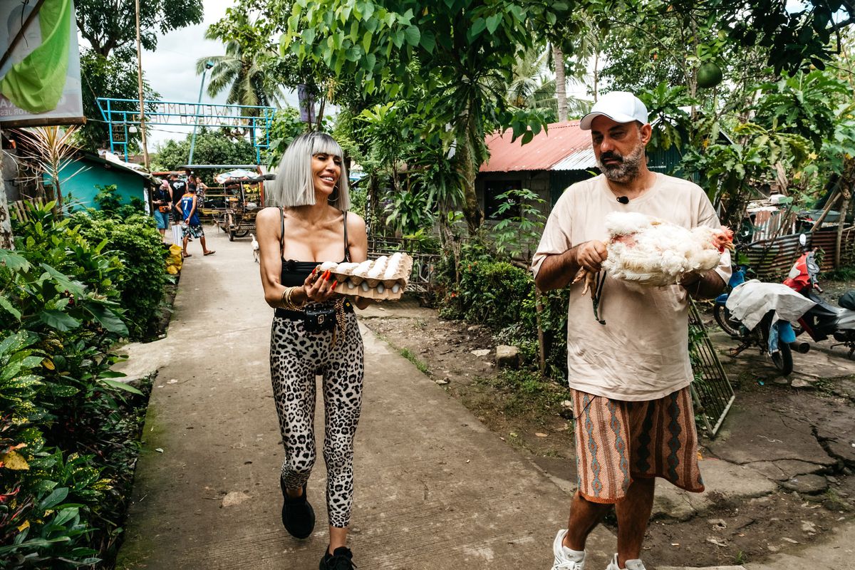 Ce au descoperit organizatorii Asia Express în bagajul lui Gabi Tamaș: „Cea mai bună monedă de schimb!”