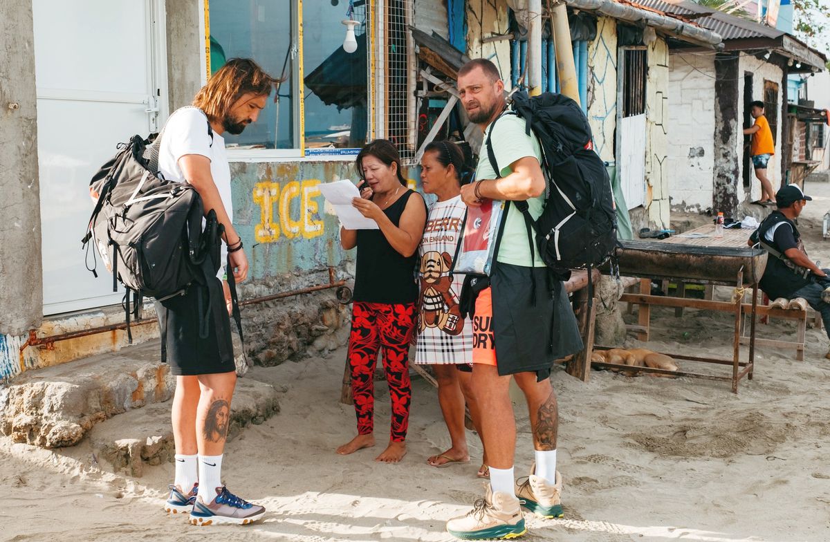 „Ne-am lovit de o altă realitate!” » Imagini nepublicate cu Dan Alexa și Gabi Tamaș în Asia Express: „Nu cred că voi mai trăi așa ceva”