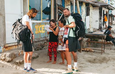 „Ne-am lovit de o altă realitate!” » Imagini nepublicate cu Dan Alexa și Gabi Tamaș în Asia Express: „Nu cred că voi mai trăi așa ceva”