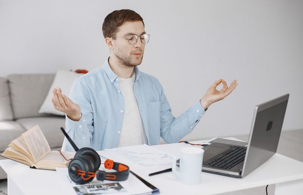 Cum să îți îmbunătățești echilibrul și flexibilitatea pentru a preveni accidentările