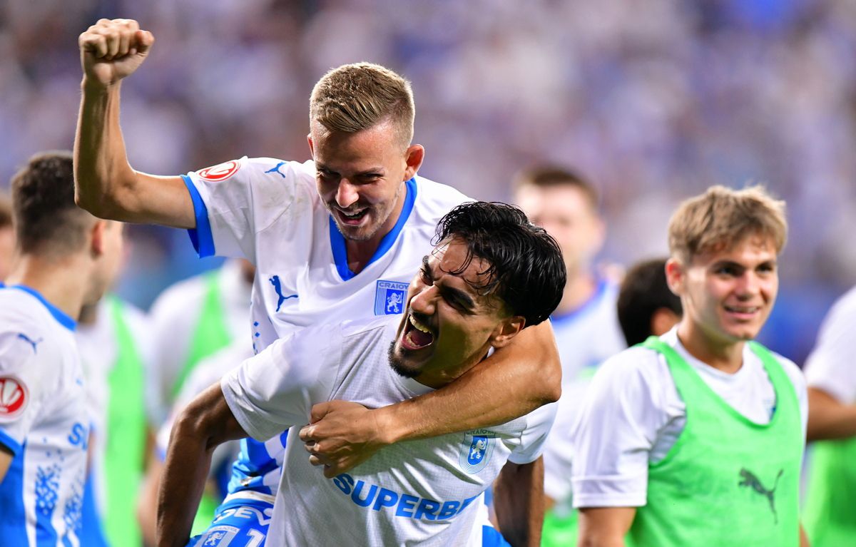 Momente emoționante pe „Ion Oblemenco” la Universitatea Craiova - Başakşehir » Părinții adoptivi ai lui Baiaram au plâns la reușita lui Ștefan