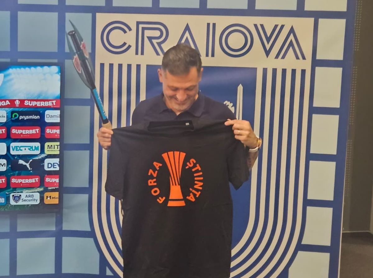 Scene cum rar se văd la Craiova! Cadoul primit de Mirel Rădoi a făcut deliciul serii în Bănie + Detaliul din spatele scenografiei anti-UEFA