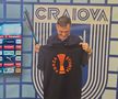 Mirel Rădoi și cadoul inedit primit în conferință /  FOTO: Cristi Preda, Remus Dinu (Gazeta Sporturilor)
