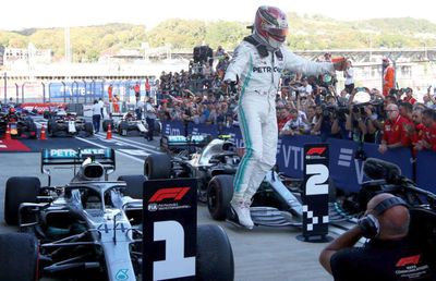 FORMULA 1 // VIDEO Au întors cărțile » Hamilton s-a impus în Marele Premiu de la Soci: desfășurarea intrigantă a cursei